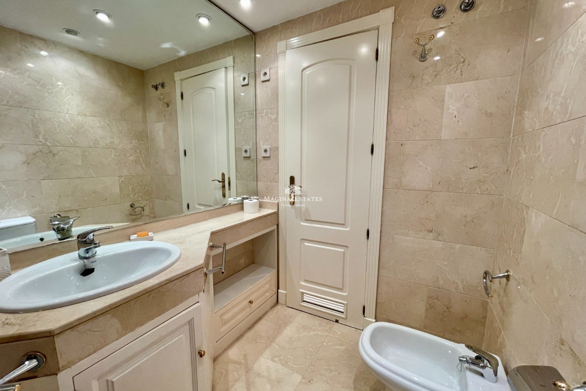 Resale - Apartment / flat - Marbella - Puerto Banús