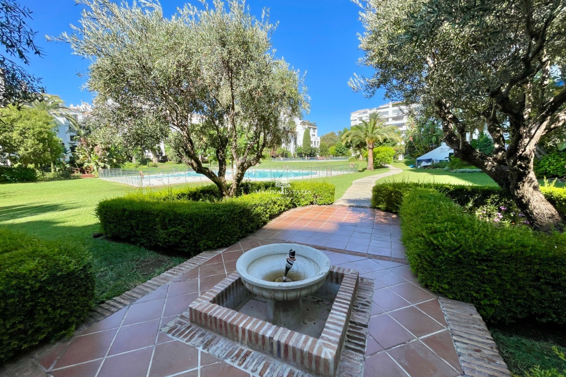 Resale - Apartment / flat - Marbella - Puerto Banús