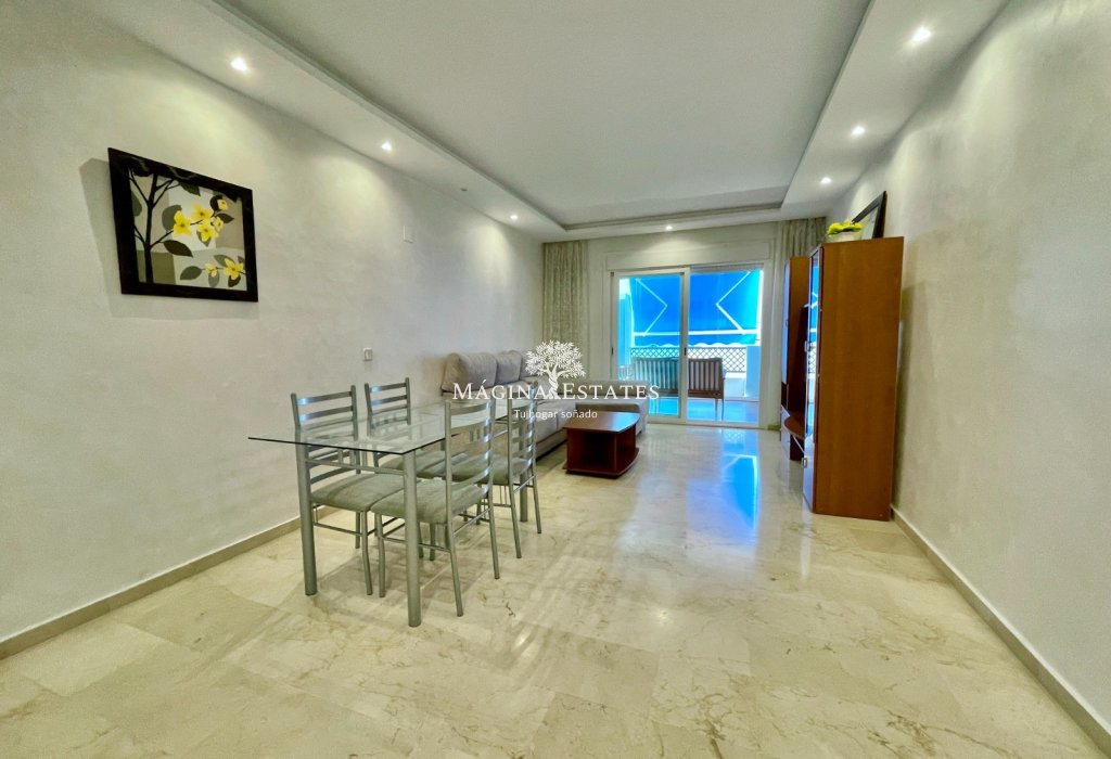 Resale - Apartment / flat - Marbella - Puerto Banús