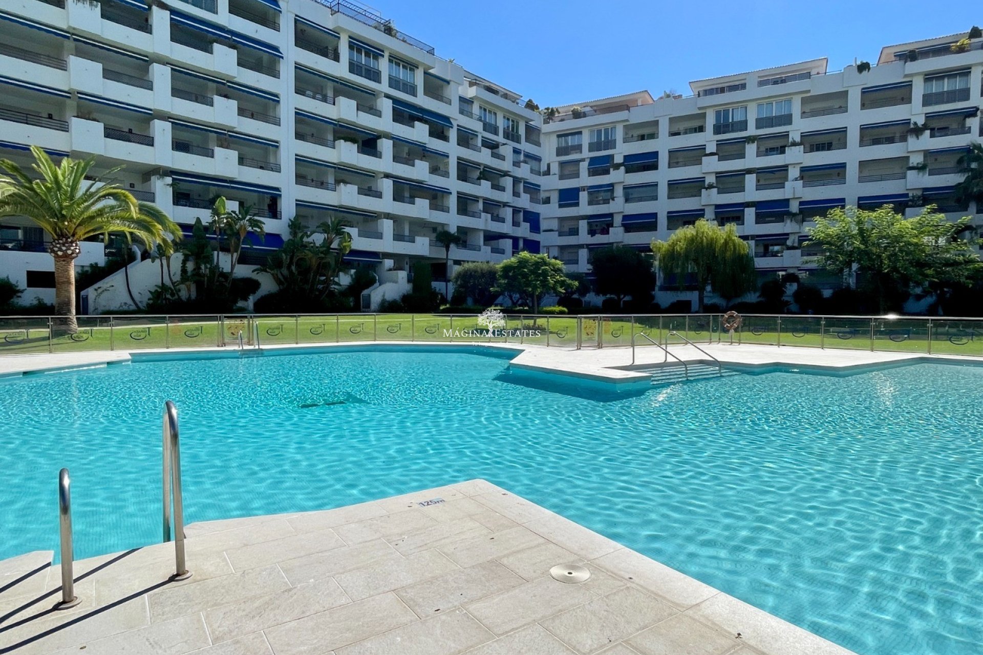 Resale - Apartment / flat - Marbella - Puerto Banús