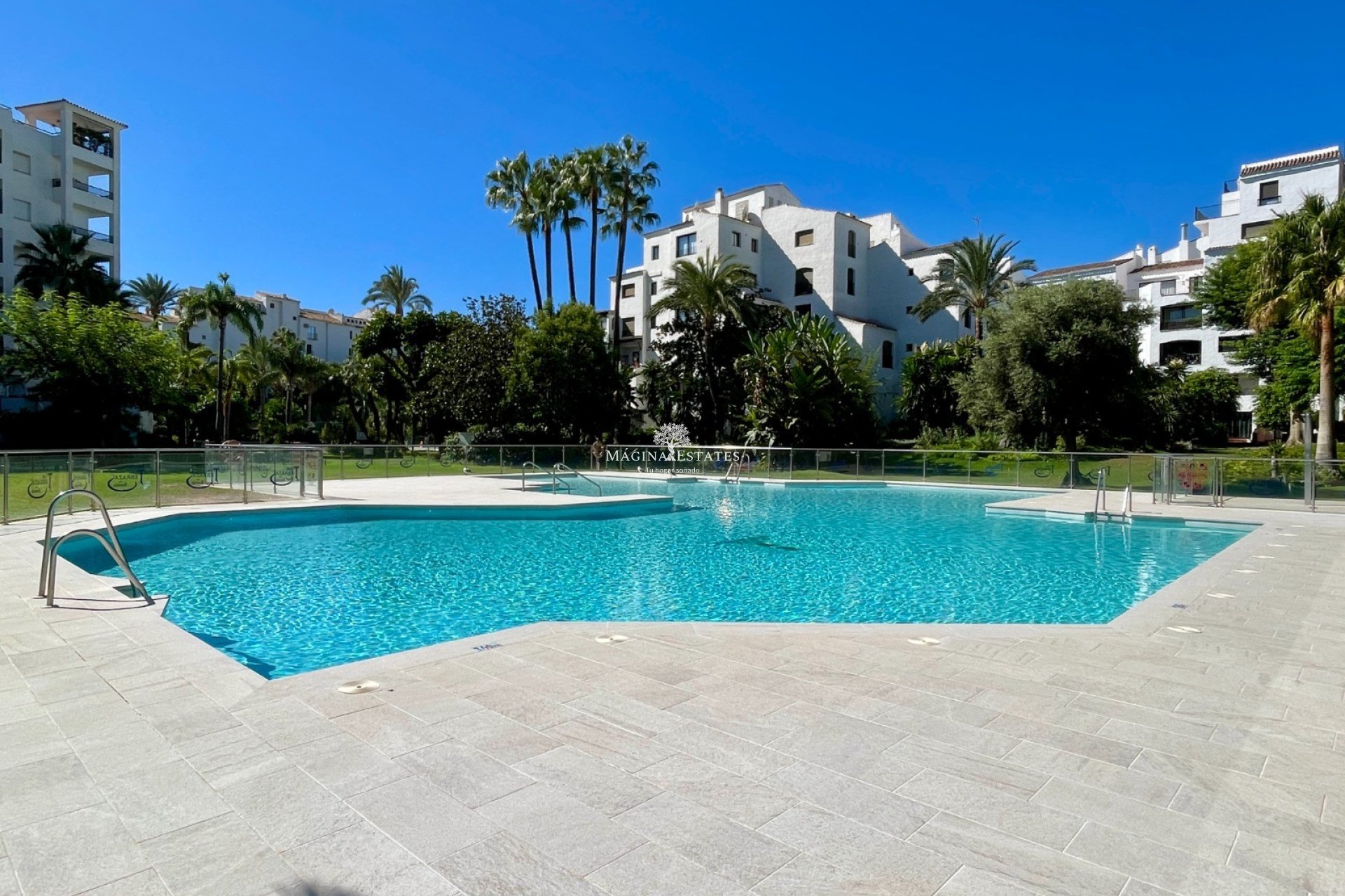Resale - Apartment / flat - Marbella - Puerto Banús
